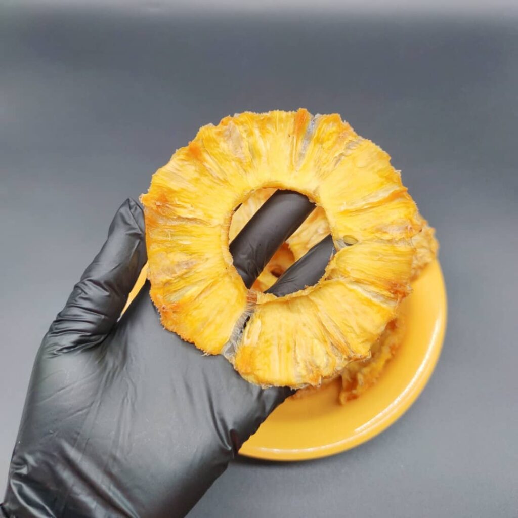 Morceaux d’ananas séchés